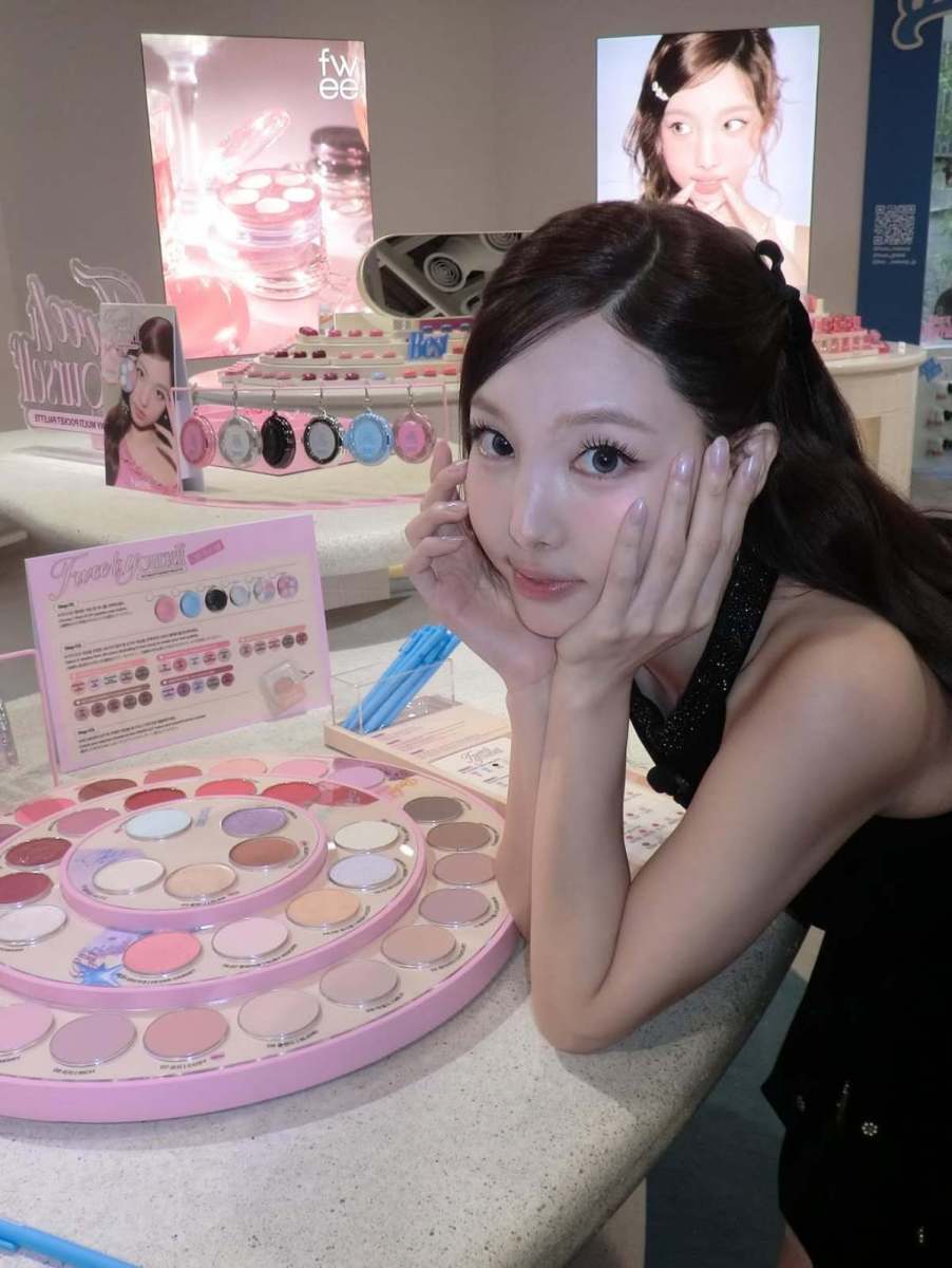 "プリンセス"そのもの...見た瞬間に感嘆の声しか出ないツイス・ナヨン半結束ヘアスタイル