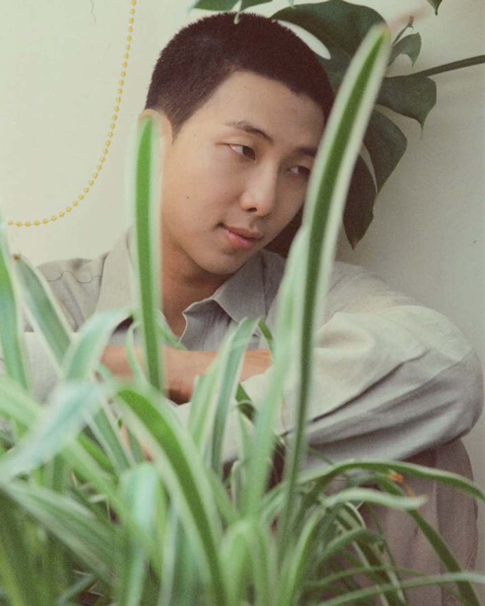 唯一無二のオーラ...'軍隊'を 다녀온 후 더 멋있어진 것 같은 BTS RM 헤어스타일