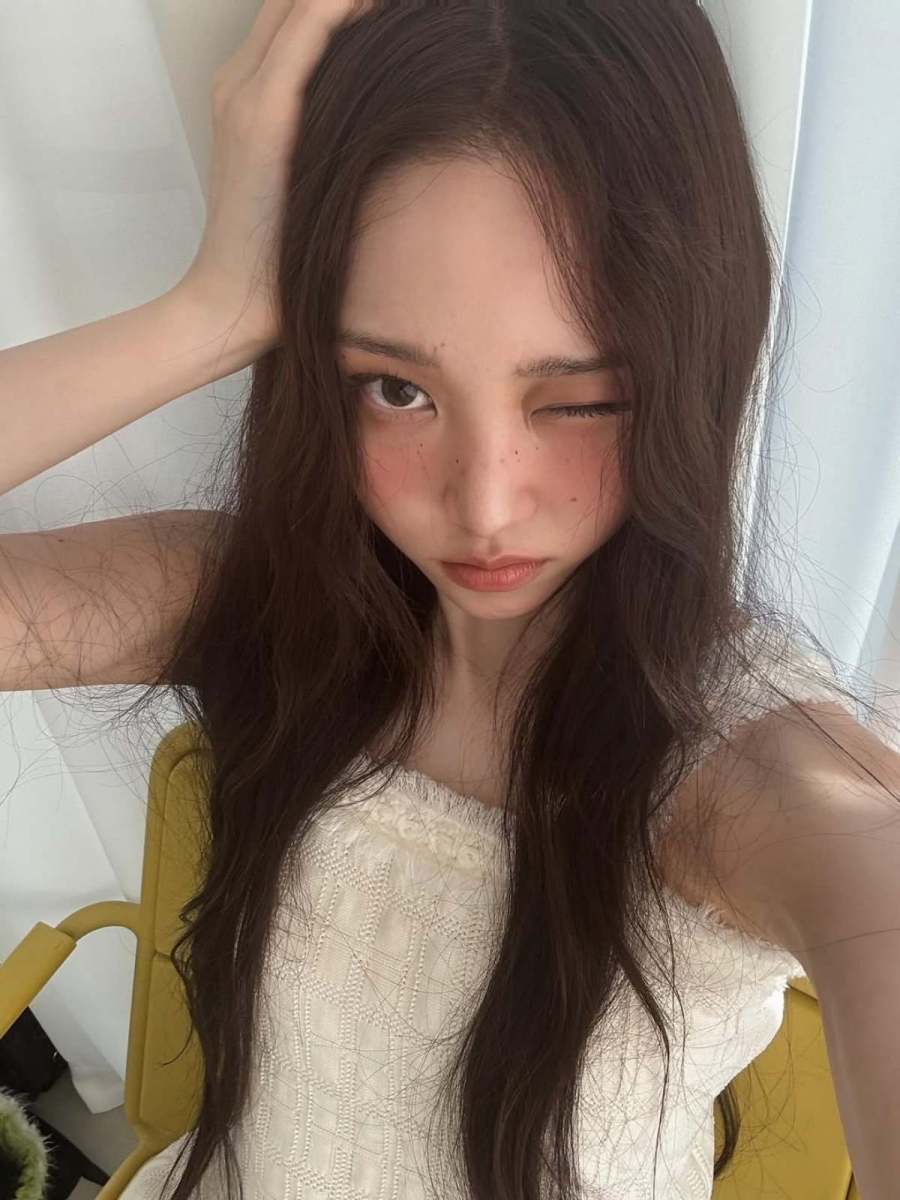 人間猫そのもの...真似したくなるオルデフ・ヨンソーのトレンドルック