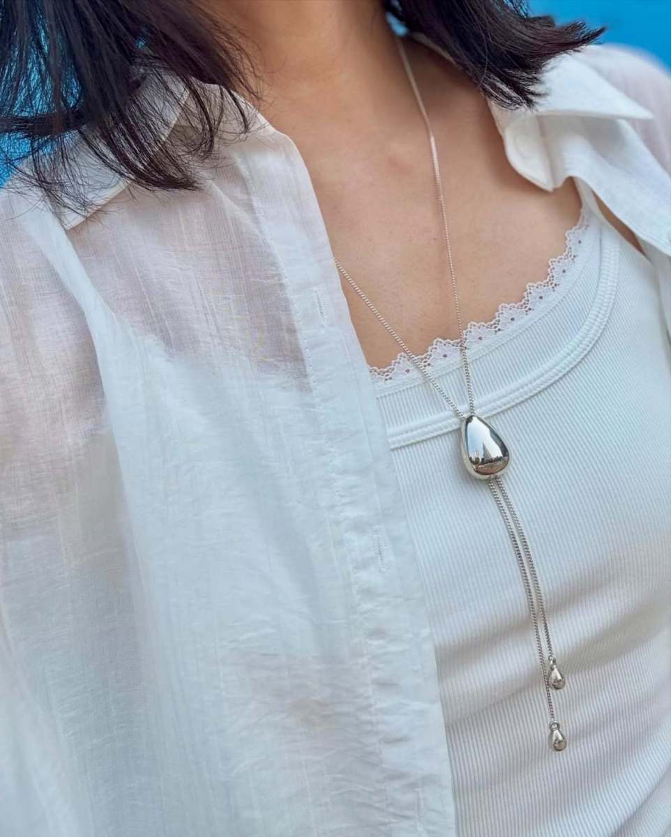 交際3ヶ月で「超スピード結婚」した女優が、現在はシングルマザーとして新たな人生を送るファッション