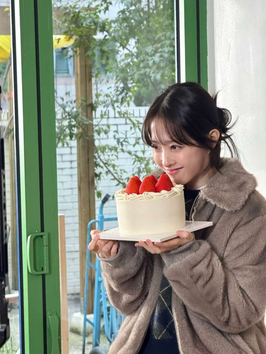 "門限を破ると軍隊式の格好"...厳格な軍人家庭で育ったという女優ローバーンのヘアスタイル