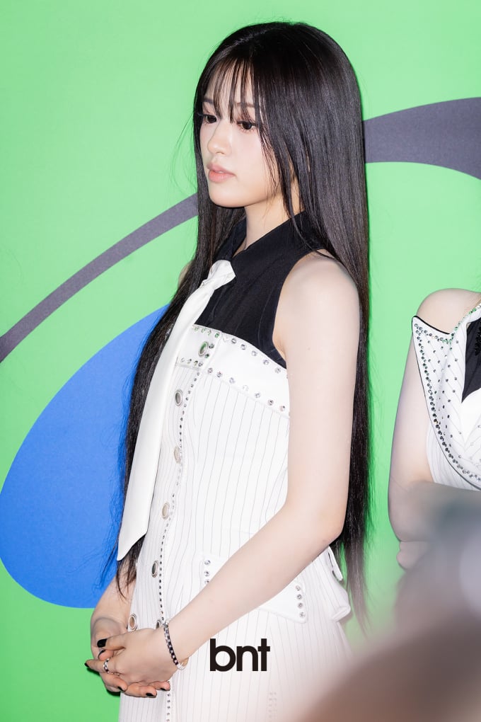 IVE アン・ユジン、微妙な表情の変化が生み出す物語性のある多彩なムード(MMA2025)