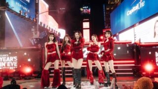 ルセラピム、K-POPガールズグループ初の米タイムズスクエアを制覇「夢みたいな新年」。