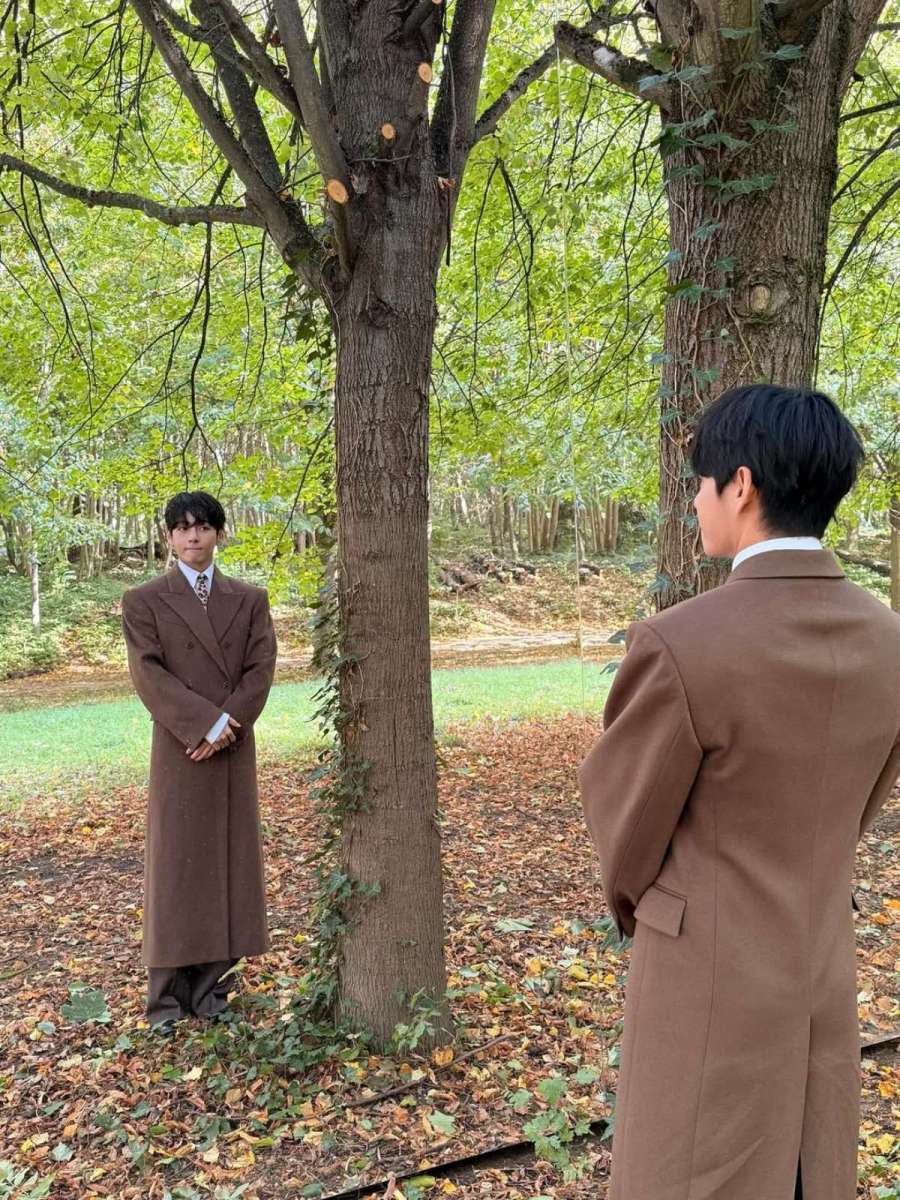 なんと9年連続で独歩的な「世界美男1位」のタイトルを掴み続けている男性歌手の日常ルック