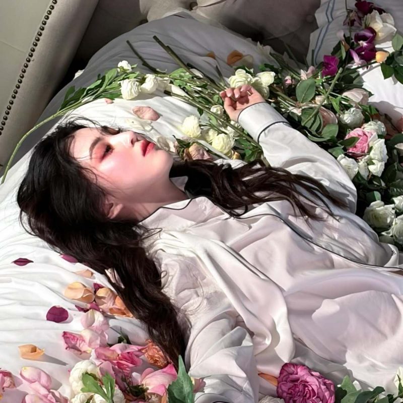 美貌が狂ってる…「Z世代を代表するビジュアル」ワンストップと呼ばれる女優のナチュラルヘアスタイル