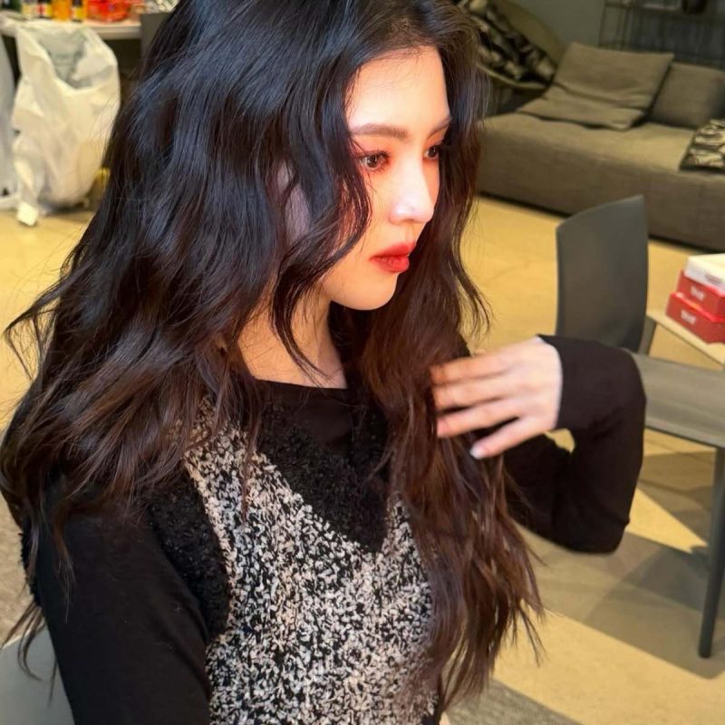 美貌が狂ってる…「Z世代を代表するビジュアル」ワンストップと呼ばれる女優のナチュラルヘアスタイル