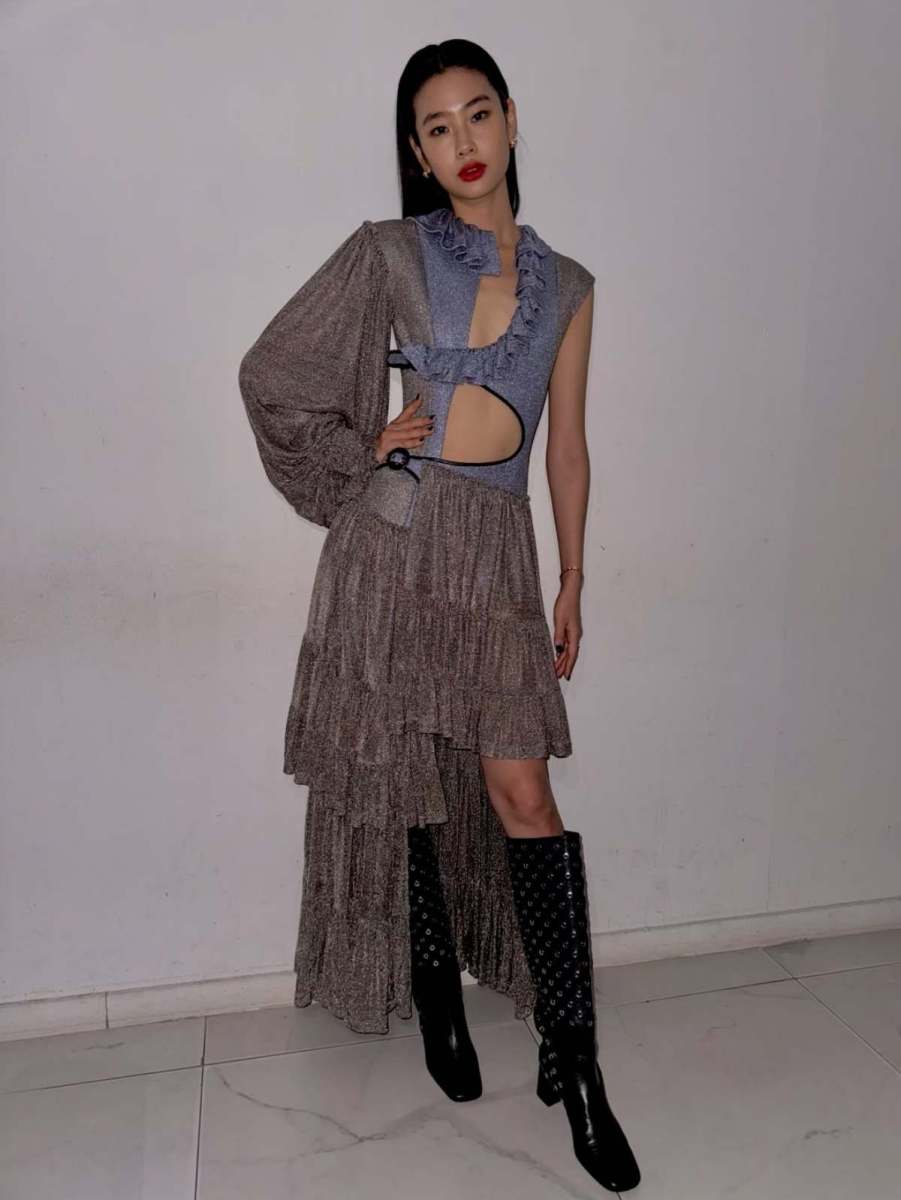 やはり唯一無二…「130年」ぶりに東洋人初の記録を樹立した女優のファッション