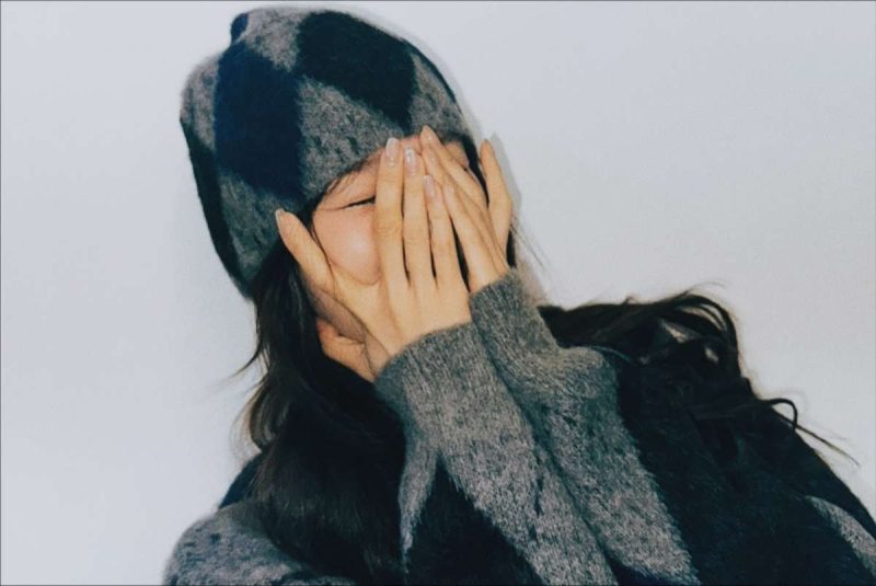 なんと「13年目」も恋愛していないという元祖ビジュアル系女性歌手ビニーのファッション