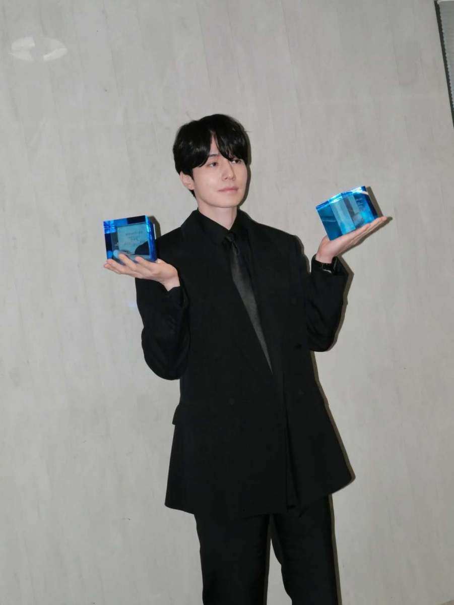 “뒤에서 후광이…” 임수정도 깜짝 놀랄 정도라는 미친 미모 소유자 남배우 패션