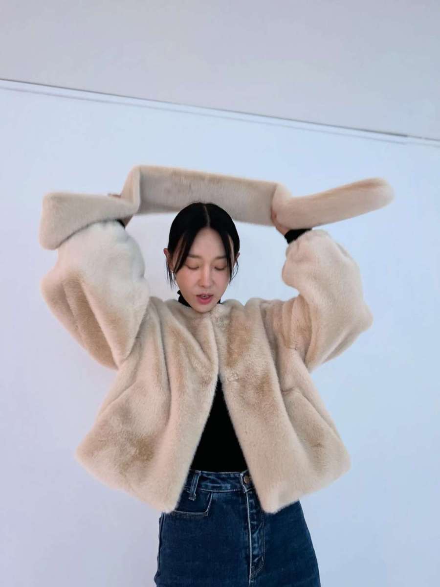 「客室乗務員」に合格しておきながら…酒のせいで面接落ちした女優の普段着