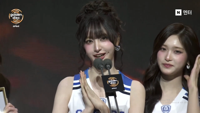 IVEのイ・ソ、成人して初の授賞式で2冠達成「2026年を期待してほしい」 