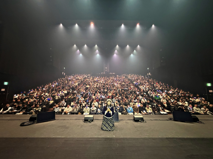 ユンハ、小劇場コンサートを成功裏に終える