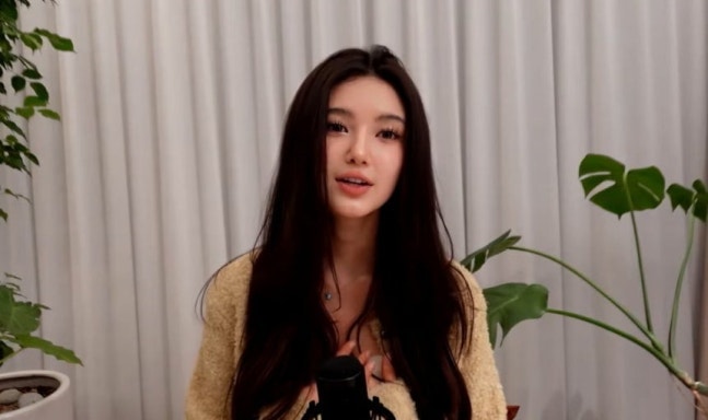 ニュージンズ脱退のダニエル、ライブ配信でついに涙…9分間に何を語ったのか