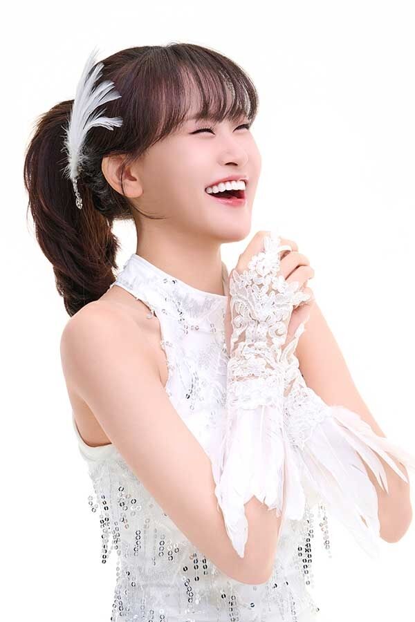 キム・ダヒョン、正規3集『黒い白鳥』本日(16日)発売…「胸がいっぱい」