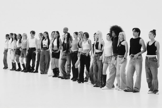 「デビュー8周年」aespa、『Mono』で大胆な変身