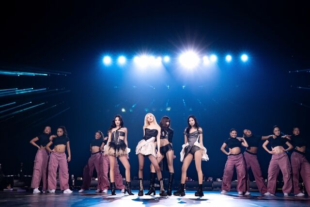 BLACKPINK、7ヶ月のワールドツアー終了…「夢のようだった」と涙ぐむ
