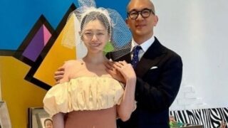 ク・ジュンヨプ、'直接設計'妻ソ・ヒウォン追悼彫刻完成...1周忌を迎えて除幕式を開催