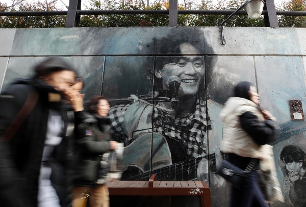 早く消えた星、キム・グァンソク30周年…疑惑に満ちた「歌客」の死