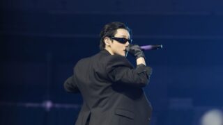 入隊8日前の「モンエク」アイエム、アイドル初舞台で「断髪式」...涙の嵐