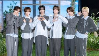 カムバック」ツアー "'再会した今日'、42による、42のためのサプライズプレゼント"