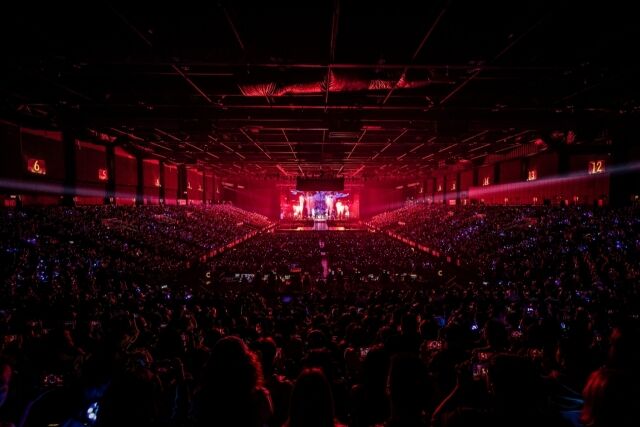 エスパ、香港アリーナ完売の快挙...休む間もなく"鉄の味"の攻勢