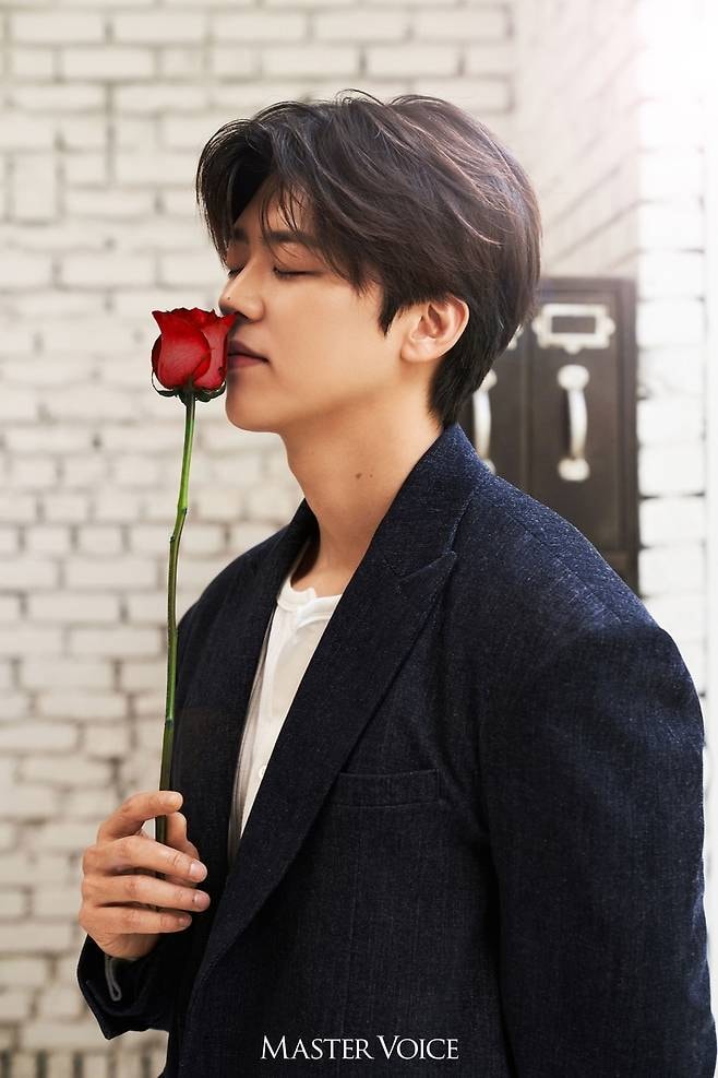 パク・ジヒョン、初の正規コンセプトフォト公開…エンドルフィンがときめく花のような美貌