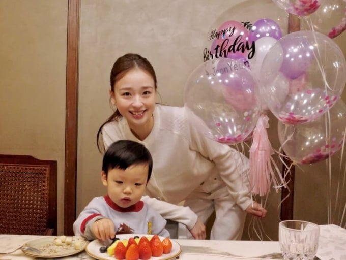 孫妍在、子二歳の豪華な誕生日パーティー