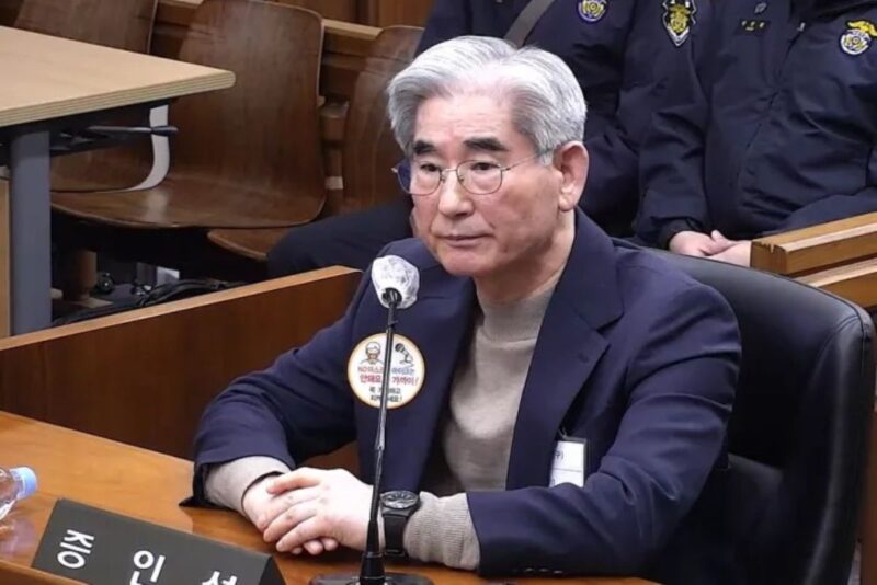 尹氏、「運命」が決まった…支持者たちが号泣