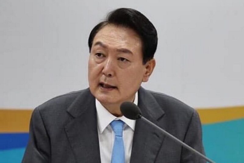  尹、鉄格子の身…「無期懲役」