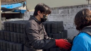 シン・スンテ×ク・スギョン、練炭2000枚を分かち合う
