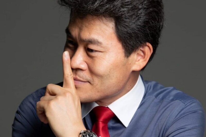 テジンア、「保守」チョン・ハンギルと結びついた…波紋広がる