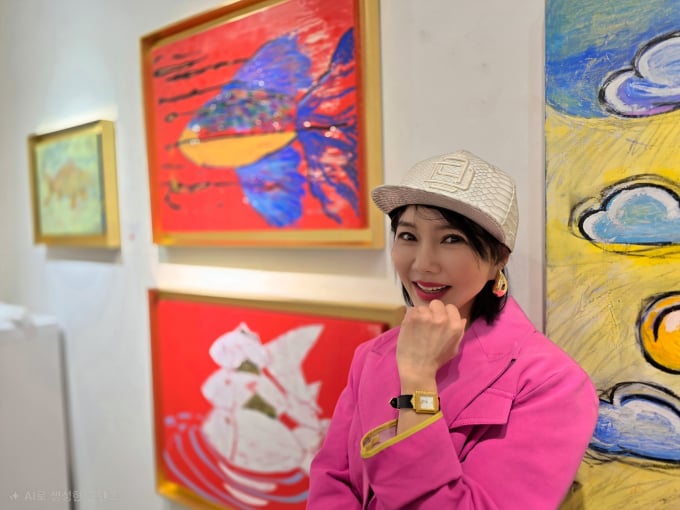 画家「エリベリ」として復帰したチョ・ウンスク、初展示作品「完売」…独創的な叙事に注目