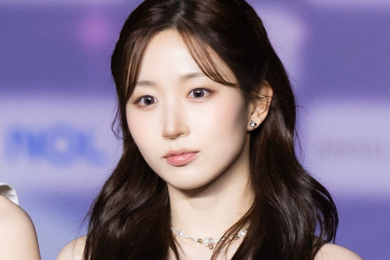 ‘NMIXX’のヘウォン、放送中に「テロ事故」…緊急事態