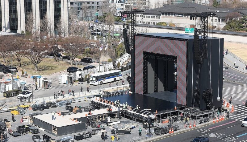 BTS、3年9ヶ月ぶりに完全体でカムバック – 5集『アリラン』で世界に向けて再出航