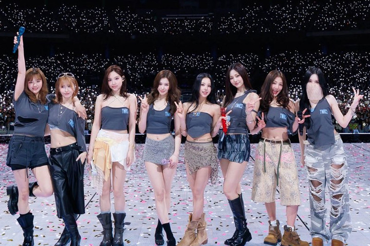 TWICE、成功と危機の狭間に立つワールドツアー