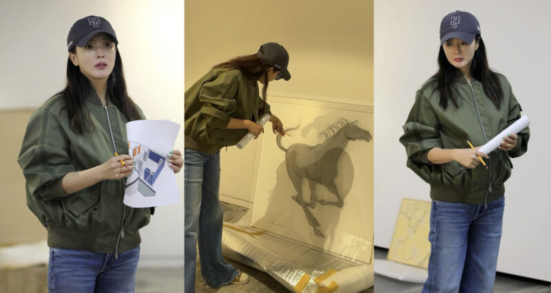 キム・ヒソン(49歳)、キャップ帽子にカジュアルな服装...展示現場の近況公開