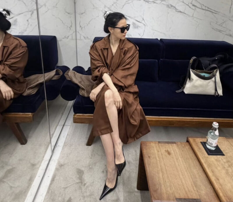 イ・ヨンエ(55歳)、サングラスをかけてソファに座っただけなのに...'クムジャシポス'