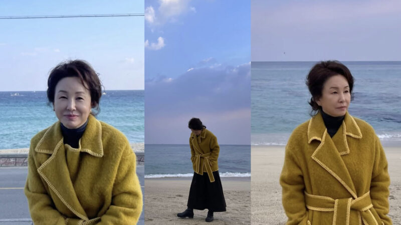 キム・ミスク（66歳）、ビーチで優雅な姿…コート一枚で「気品を演出」