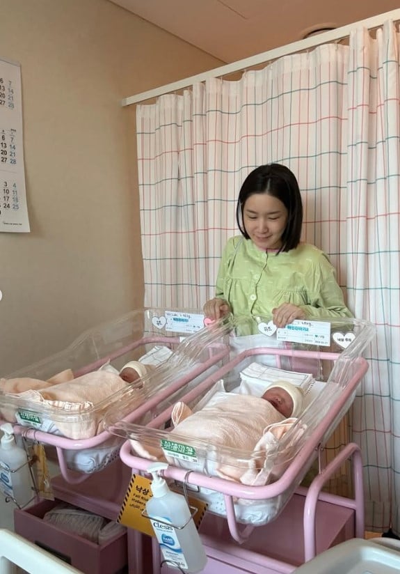 クレヨンポップのチョア、子宮頸がんを克服し双子を出産