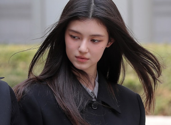 ADOR、『ニュージーンズ脱退』ダニエルの痕跡消し始める…ファン向けプラットフォームのメッセージ削除