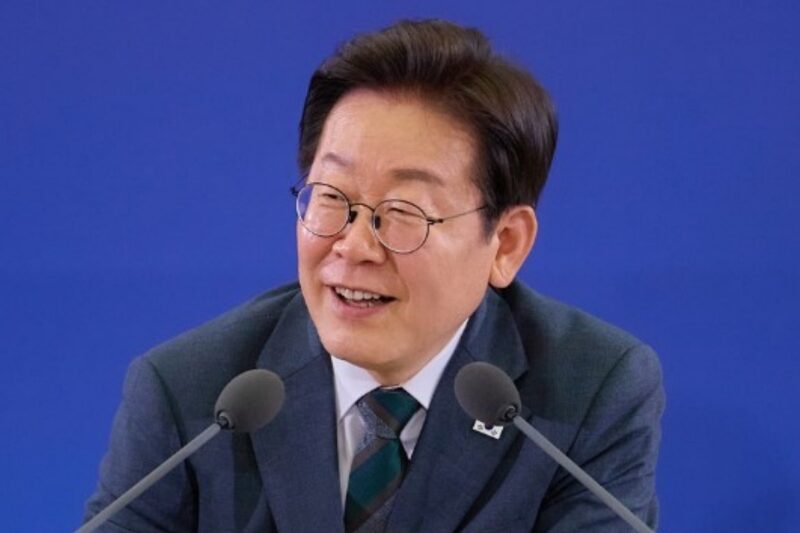 李氏支持派の明啓男、ついに一席を射止めた…