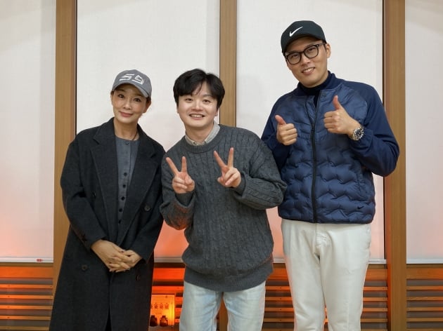 ファン・ガラム、新曲のビハインド公開（女性時代）