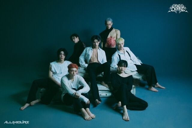 オールアワーズ、浴槽の中で夢見るような瞳...白シャツで完成させたほろ酔い誘惑