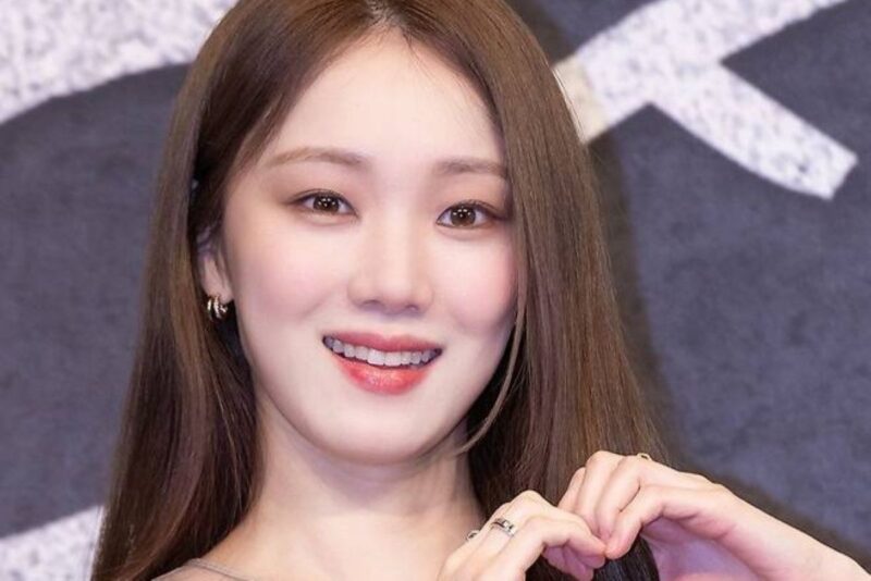 '35歳'イ・ソンギョン、♥男性とデート...大騒ぎになった