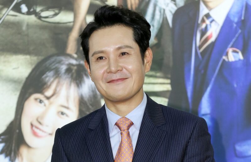 "キム・ソヒョンと10月6日に結婚？"...'51歳'イ・ミンウ、フェイクニュースに激怒