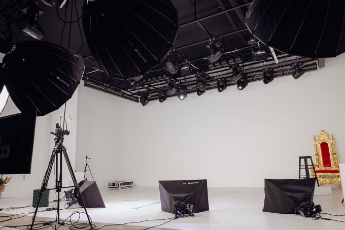 ライブ放送専門会社'K-STAR'、大型スタジオ・専門システムで注目を集める