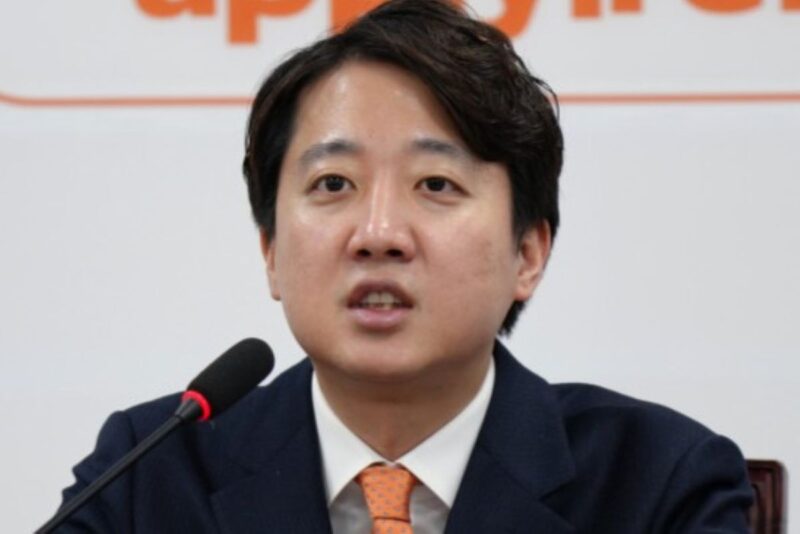 ジョグァン-イ・ジュンソク、選挙を控えて..."手をつないだ"