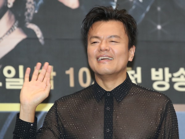 パク・ジンヨン、JYP社内取締役を「辞任」..."後輩育成に集中"