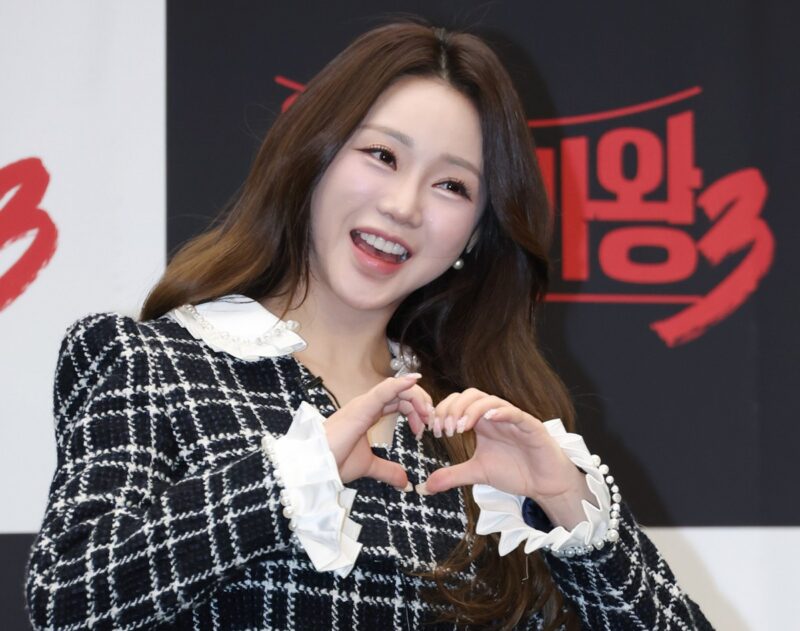 現役歌王3」1位ホン・ジユン "優勝賞金1億を全額寄付する"