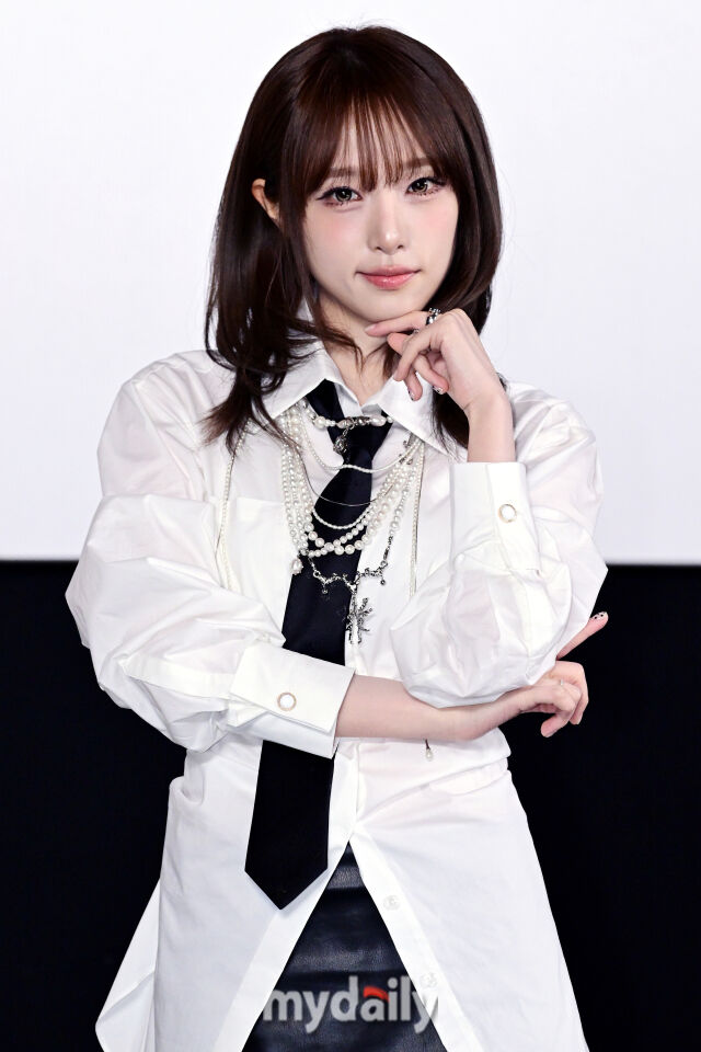 チェ・イェナ "アイドル兄の作業室で毎日イジメ...ティアラ-オカ感性をおいしく表現"